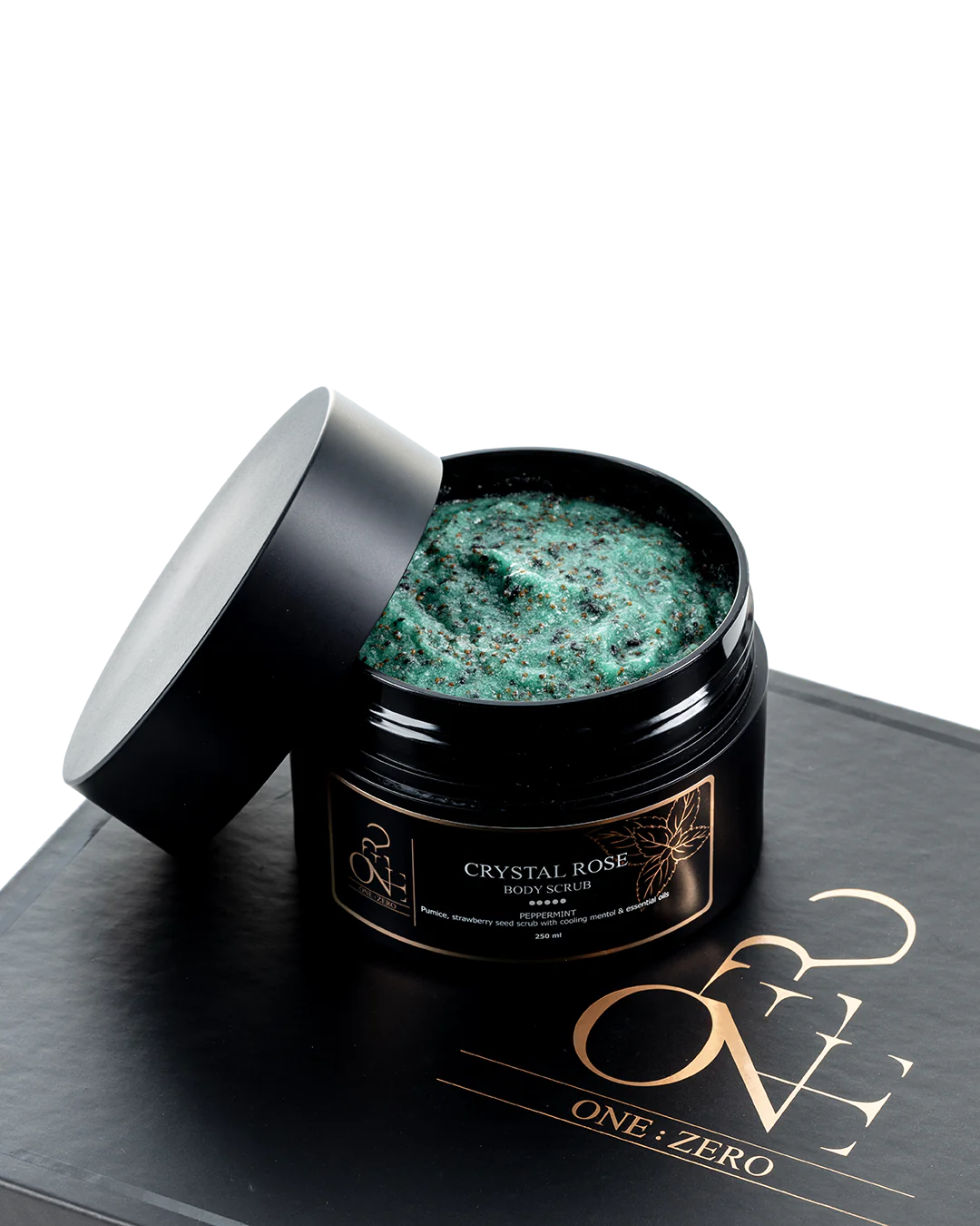 ĶERMEŅA SKRUBIS “CRYSTAL ROSE” ATVĒSINOŠS, MAIGAI ATTĪRĪŠANAI