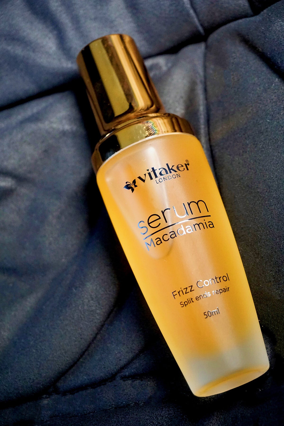 Vitaker Keratin and Macadamia - pūkas samazinošs un matu galu kopšanas serums