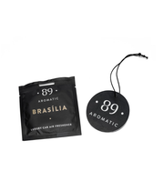 Piekaramais papīra gaida atsvaidzinātājs automašīnai